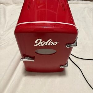 Igloo Red Compact Cooler